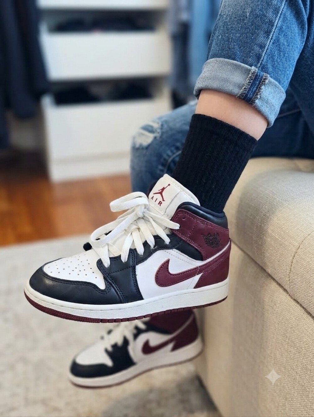 Nike Air Jordan 1 Mid - White / Black / Burgundy